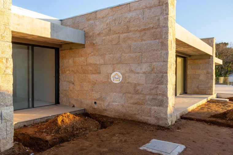 Moradia T3 para Venda em São Felix da Marinha Foto 27