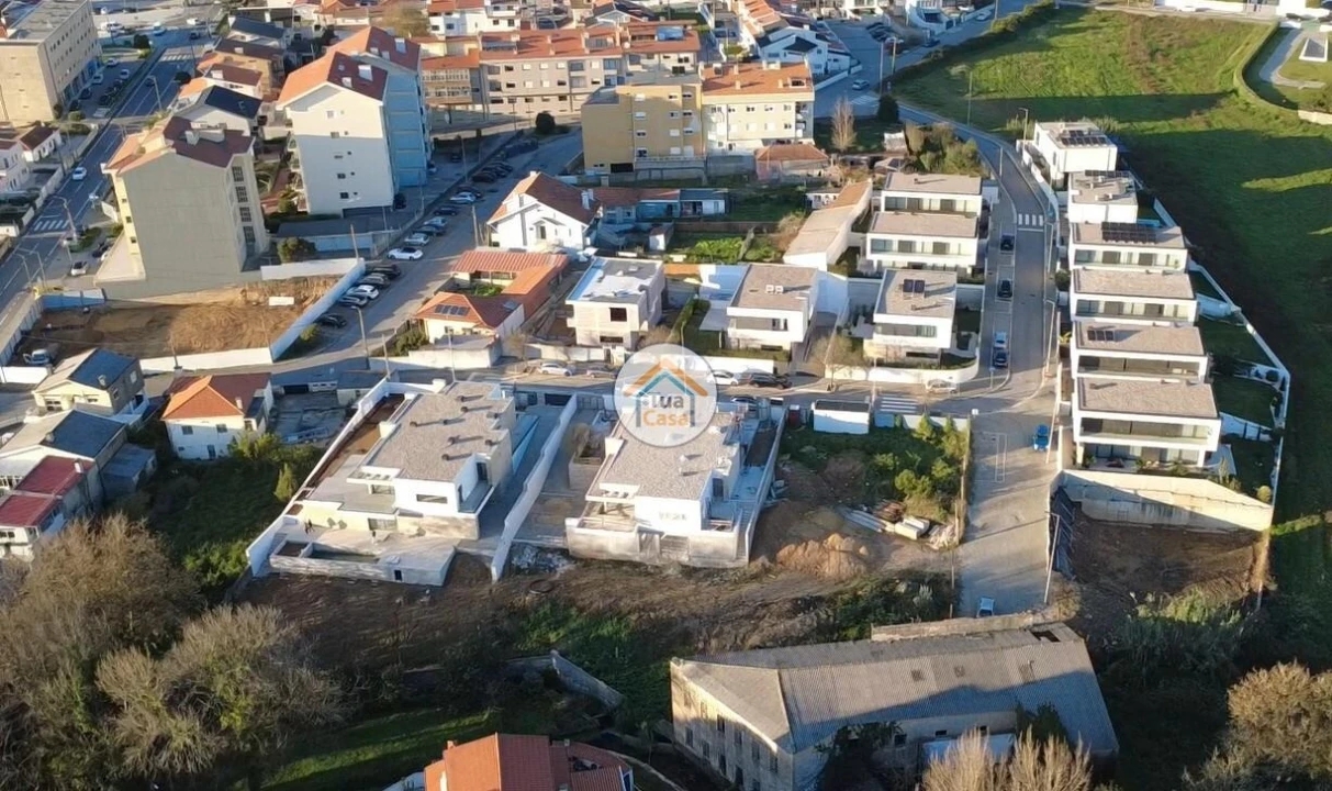 Moradia T3 para Venda em São Felix da Marinha Foto 6