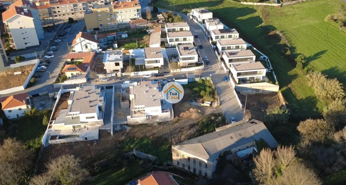 Moradia T3 para Venda em São Felix da Marinha Foto 7