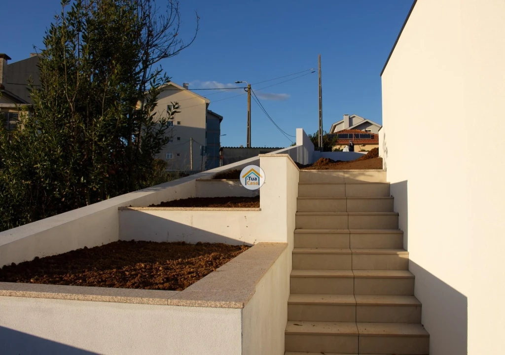 Moradia T3 para Venda em São Felix da Marinha Foto 12