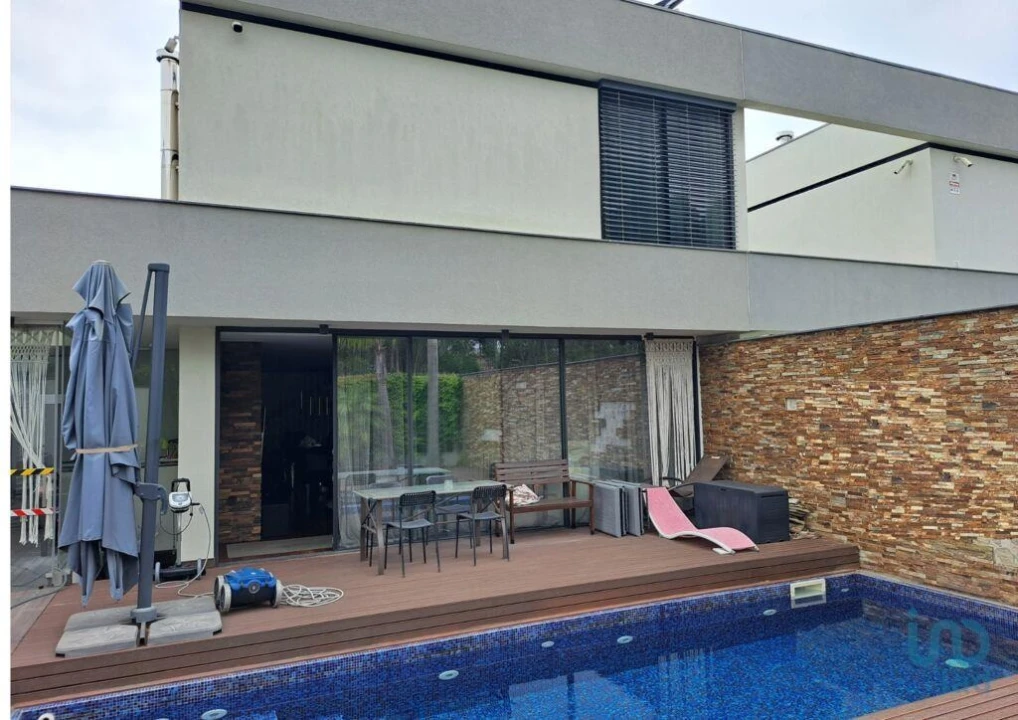 Moradia T3 para Venda em Madalena Foto 1