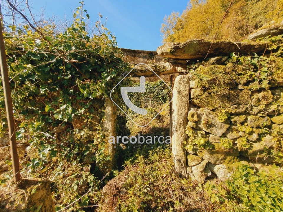 Moradia T5 para Venda em Padreiro (Salvador e Santa Cristina) Foto 1