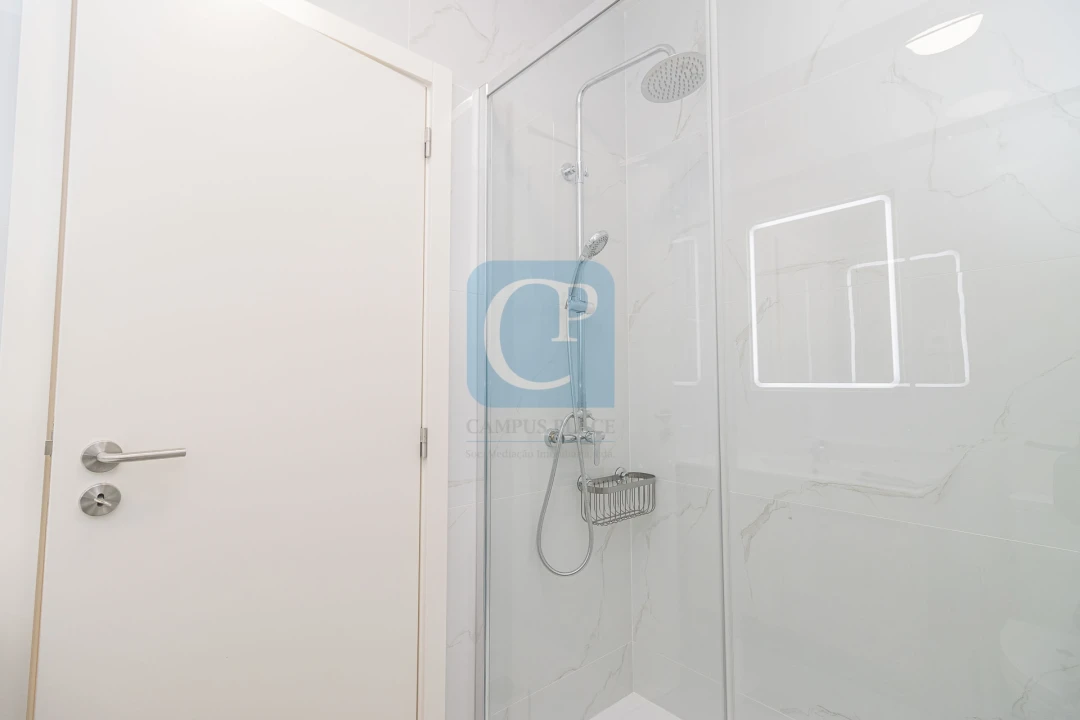 Apartamento T2 para Venda em Cedofeita, Santo Ildefonso, Sé, Miragaia, São Nicolau e Vitória Foto 21