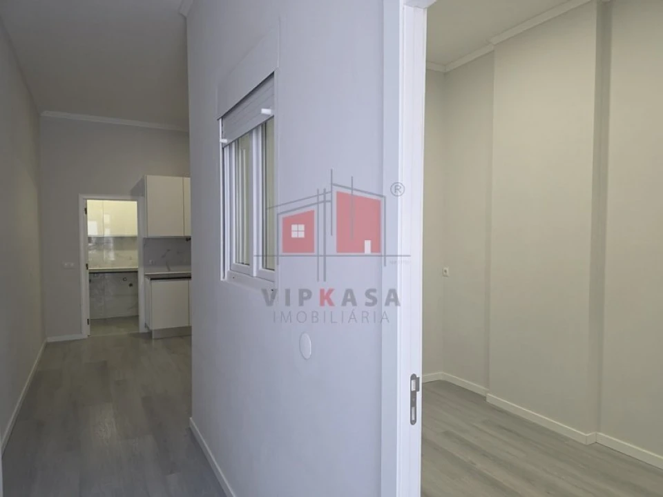 Apartamento T0 para Venda em Queluz e Belas Foto 5