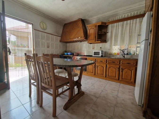 Moradia T4 para Venda em Barbeita Foto 3