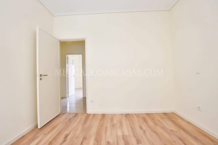 Apartamento T3 para Venda em Espinho Foto 9