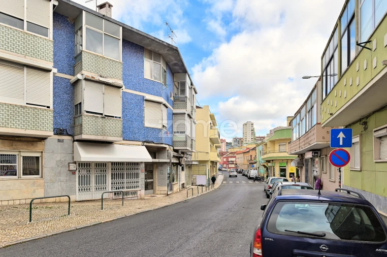 Apartamento T1 para Venda em Pontinha e Famões Foto 15