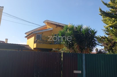Moradia T5 para Venda em Carcavelos e Parede