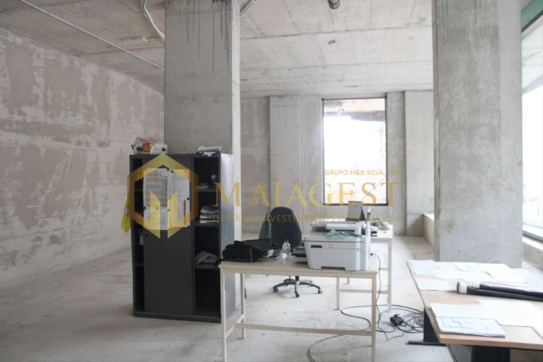 Loja para Arrendamento em Mafamude e Vilar do Paraíso Foto 4