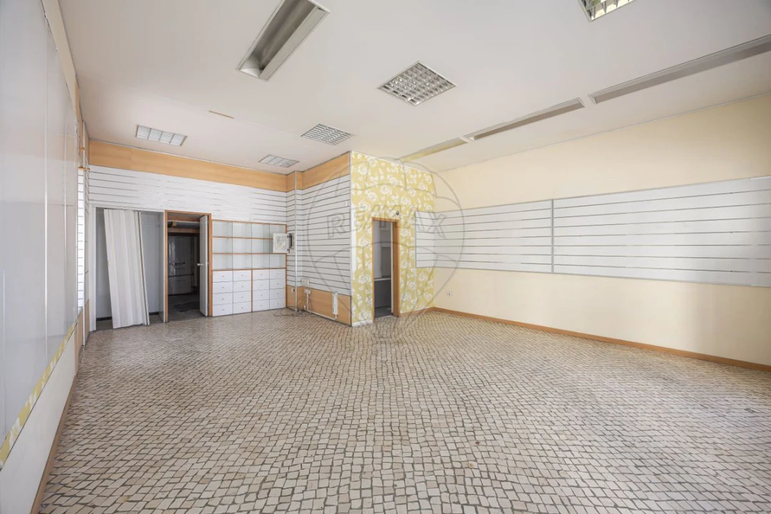 Prédio para Venda em A dos Cunhados e Maceira Foto 3