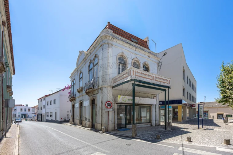 Prédio para Venda em A dos Cunhados e Maceira Foto 1