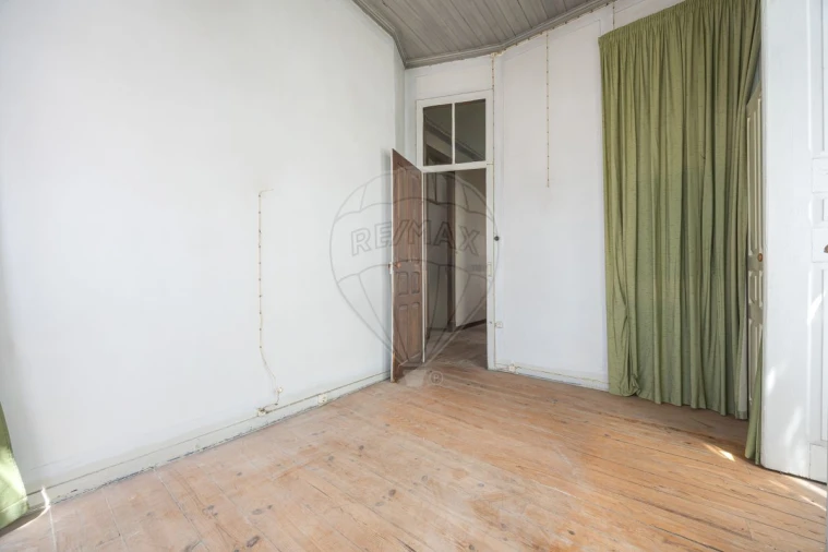 Prédio para Venda em A dos Cunhados e Maceira Foto 12