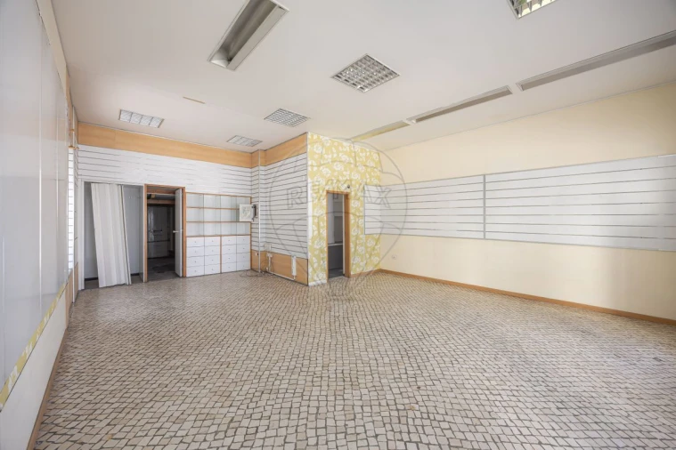 Prédio para Venda em A dos Cunhados e Maceira Foto 3