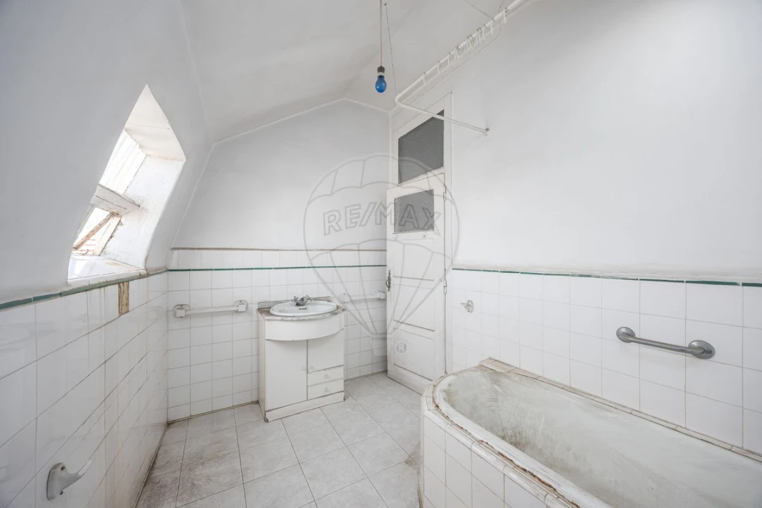 Prédio para Venda em A dos Cunhados e Maceira Foto 24