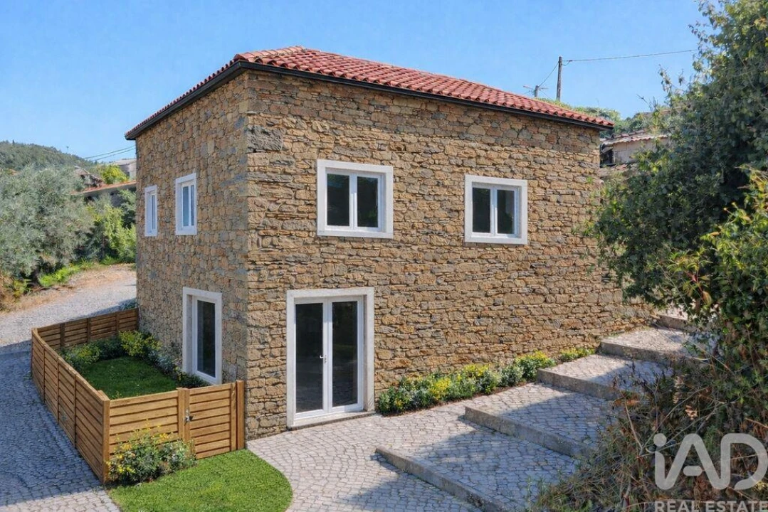 Moradia T2 para Venda em Aguda Foto 1