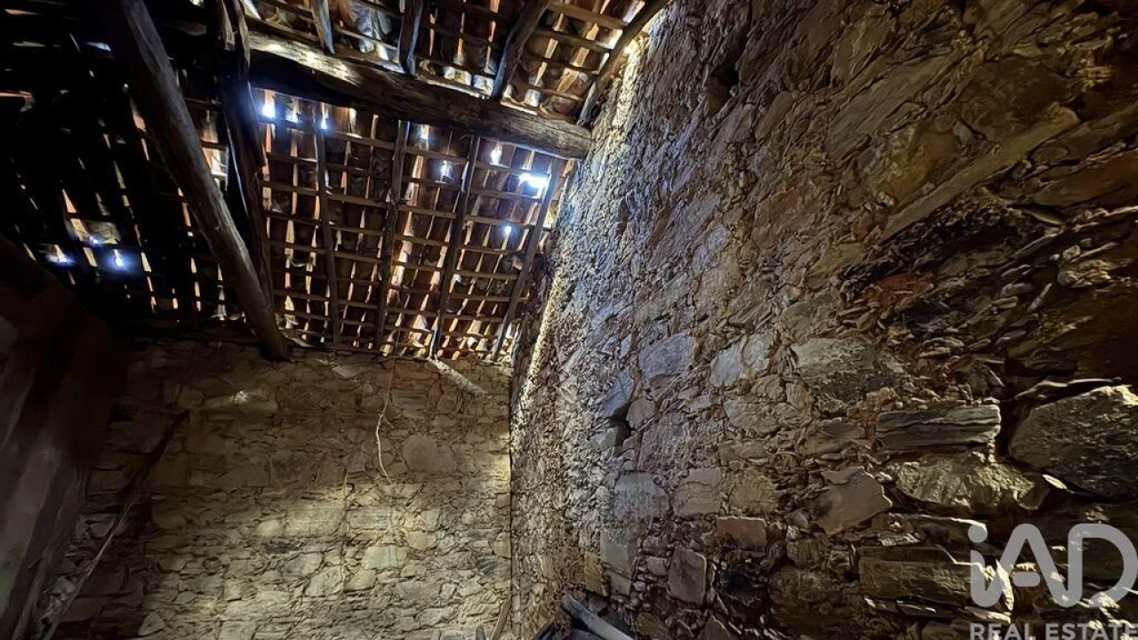 Moradia T2 para Venda em Aguda Foto 23