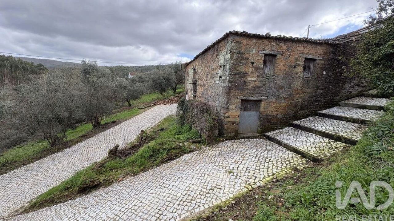 Moradia T2 para Venda em Aguda Foto 6