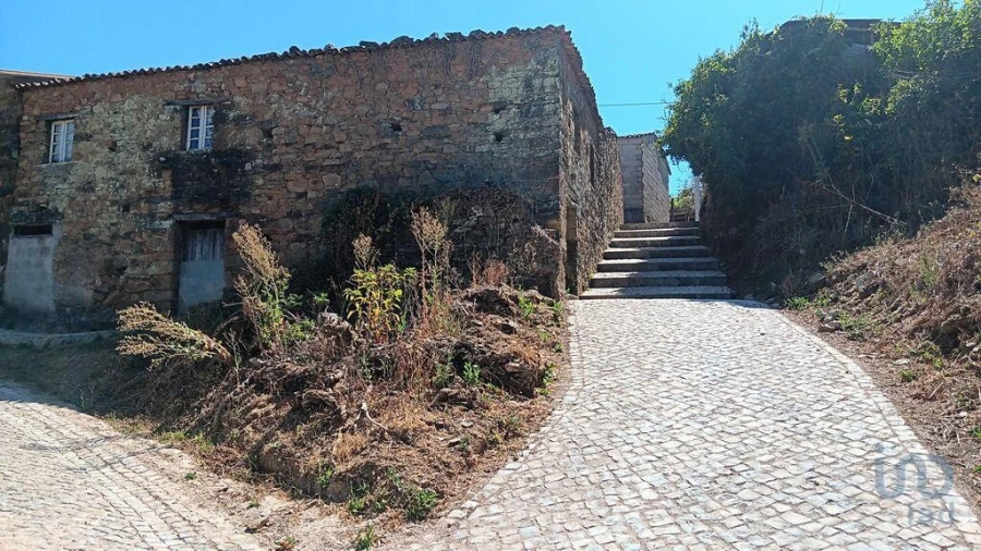 Moradia T2 para Venda em Aguda Foto 4