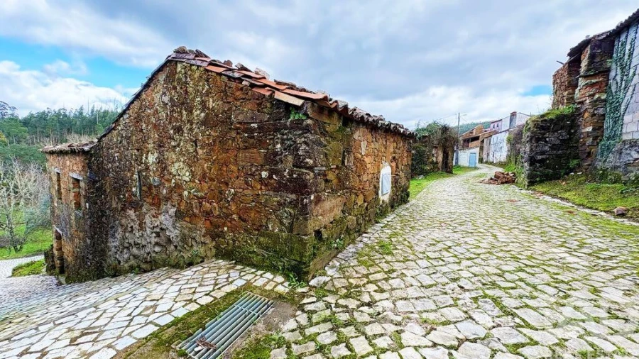 Moradia T3 para Venda em Aguda Foto 5