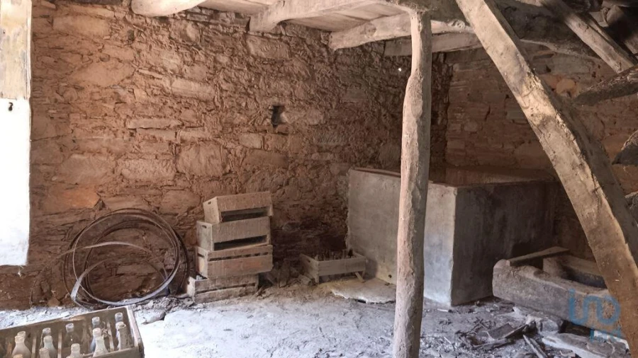 Moradia T2 para Venda em Aguda Foto 5