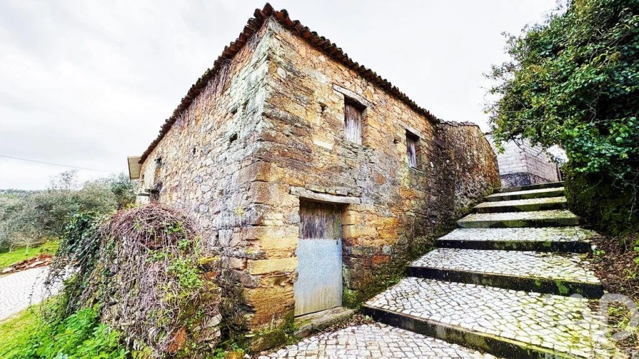 Moradia T3 para Venda em Aguda Foto 2