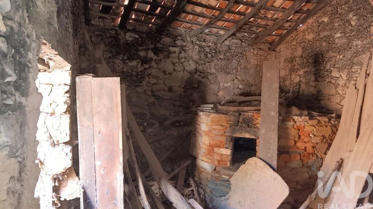 Moradia T2 para Venda em Aguda Foto 20