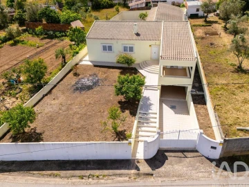 Moradia T3 para Venda em Aldeia do Mato e Souto