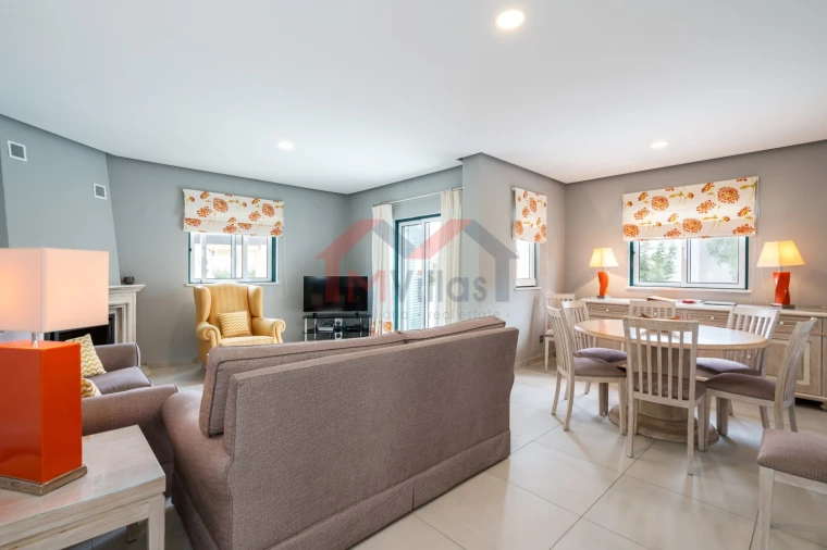 Moradia T5 para Venda em Estômbar e Parchal Foto 4