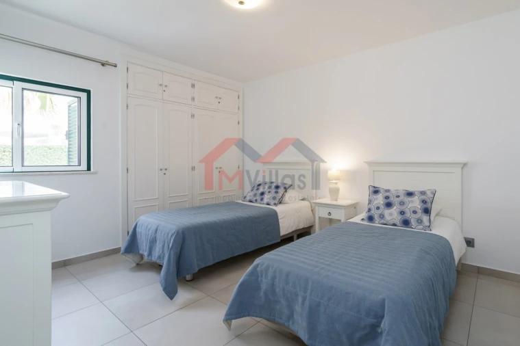 Moradia T5 para Venda em Estômbar e Parchal Foto 16