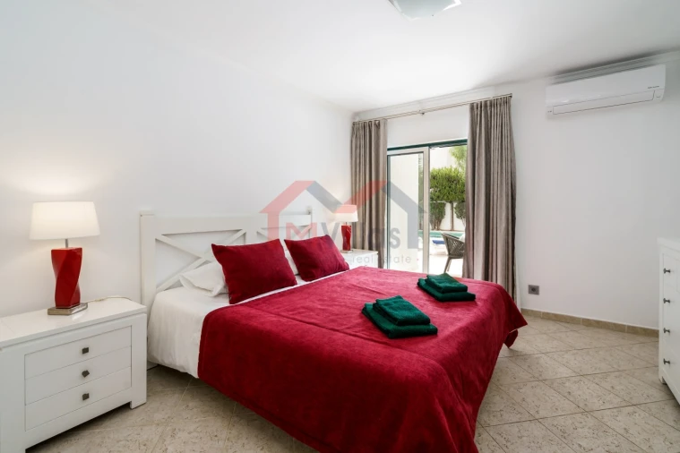 Moradia T5 para Venda em Estômbar e Parchal Foto 13