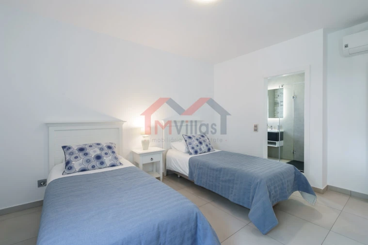 Moradia T5 para Venda em Estômbar e Parchal Foto 17