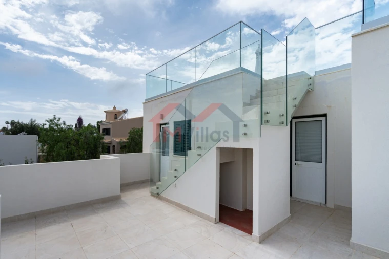 Moradia T5 para Venda em Estômbar e Parchal Foto 33