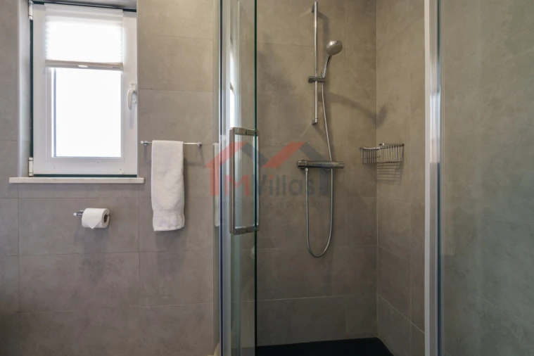 Moradia T5 para Venda em Estômbar e Parchal Foto 21