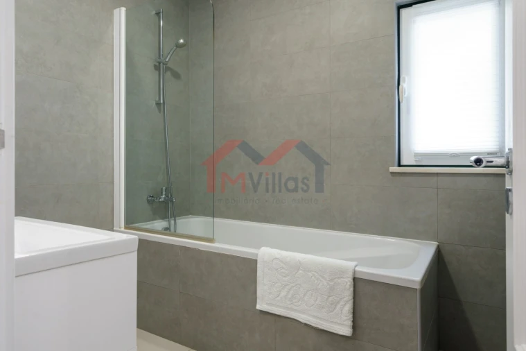 Moradia T5 para Venda em Estômbar e Parchal Foto 18