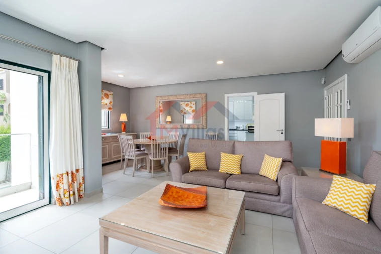 Moradia T5 para Venda em Estômbar e Parchal Foto 3