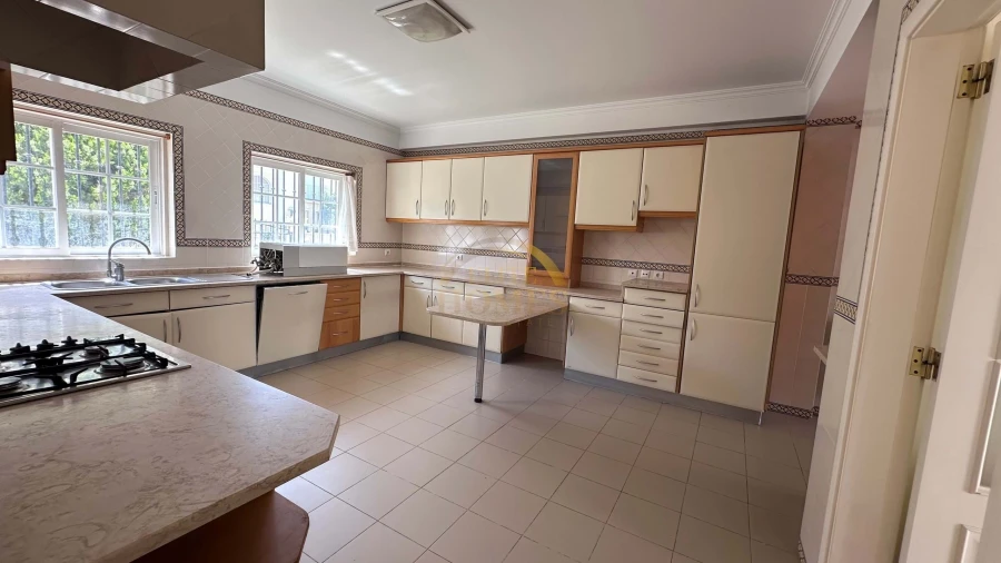 Moradia T3 para Arrendamento em Alcabideche Foto 17