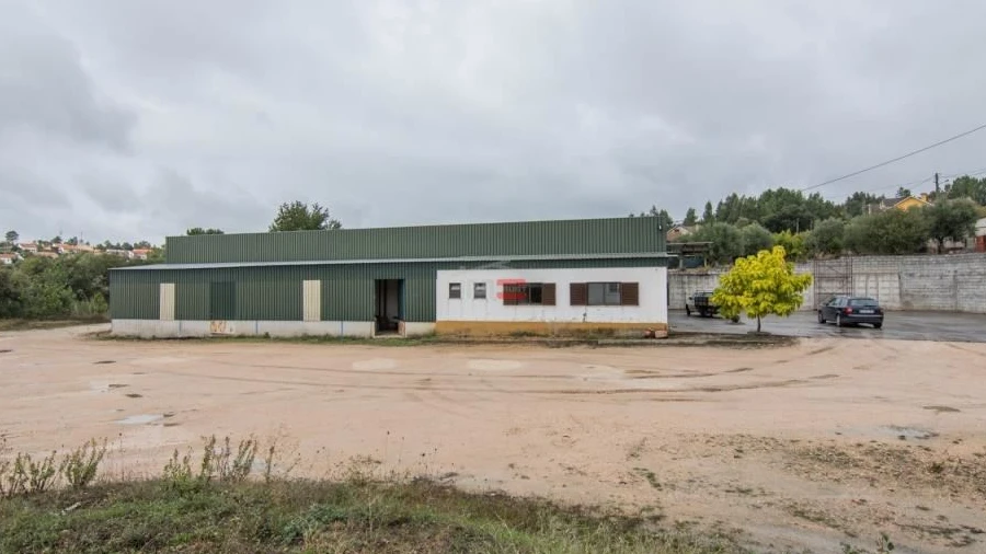 Armazém para Venda em Seiça