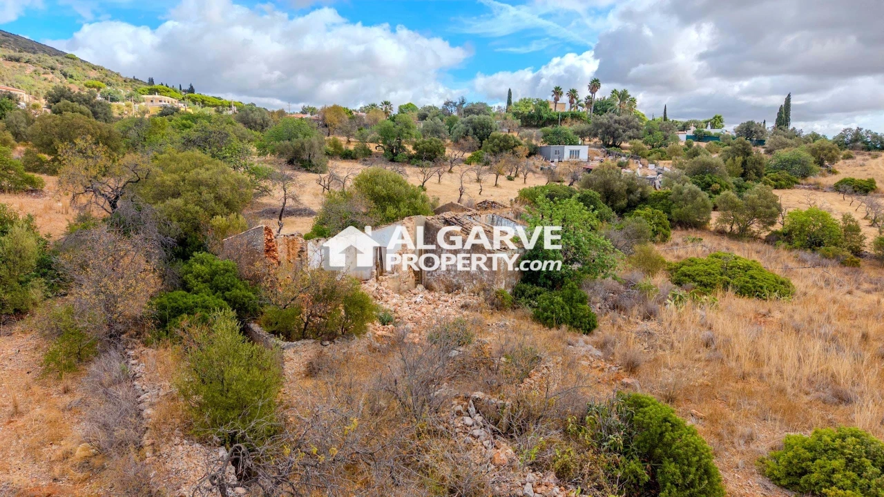 Terreno para Venda em Santa Barbara de Nexe Foto 1