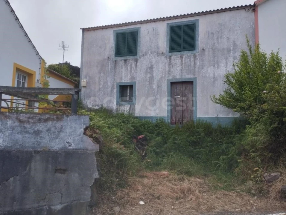 Moradia T2 para Venda em Topo (Nossa Senhora do Rosario) Foto 1