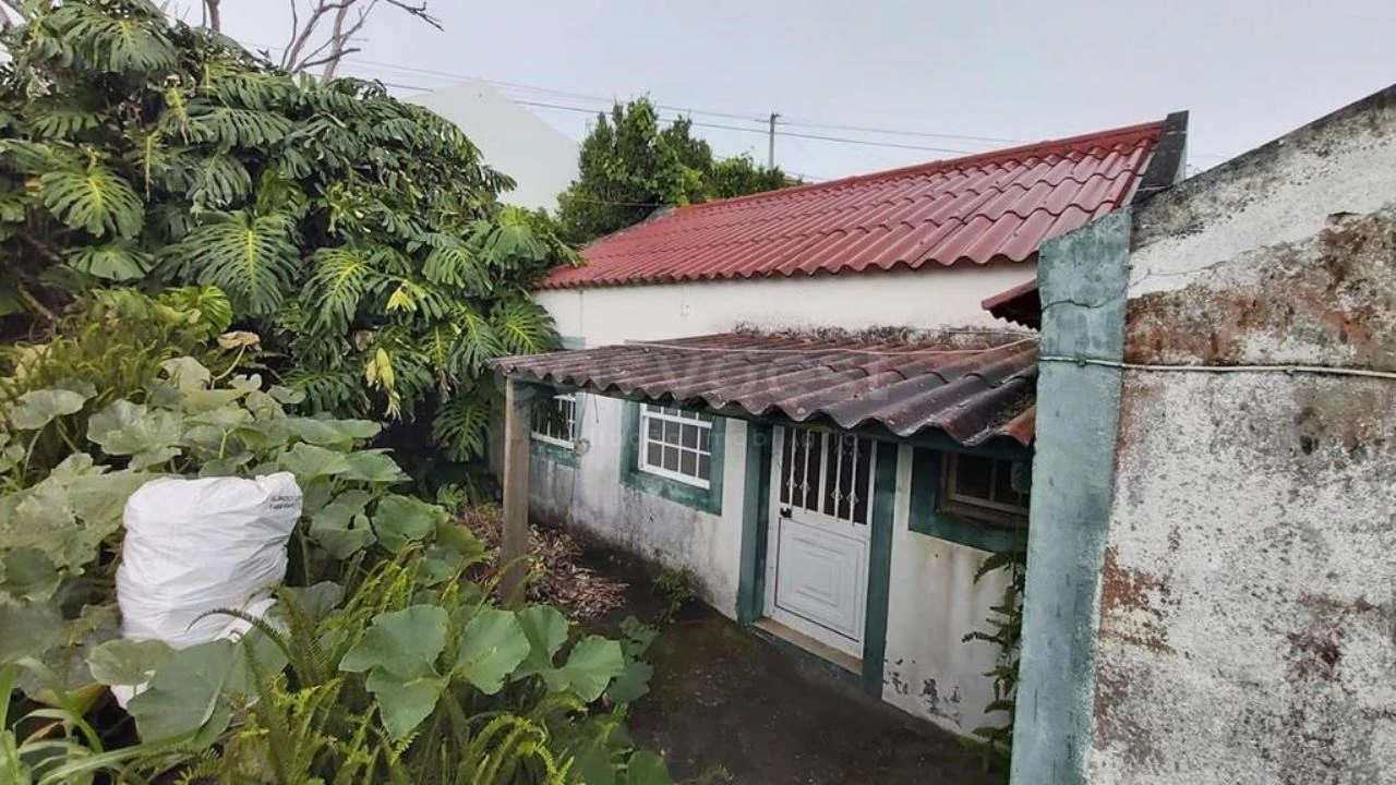 Moradia T2 para Venda em Topo (Nossa Senhora do Rosario) Foto 6