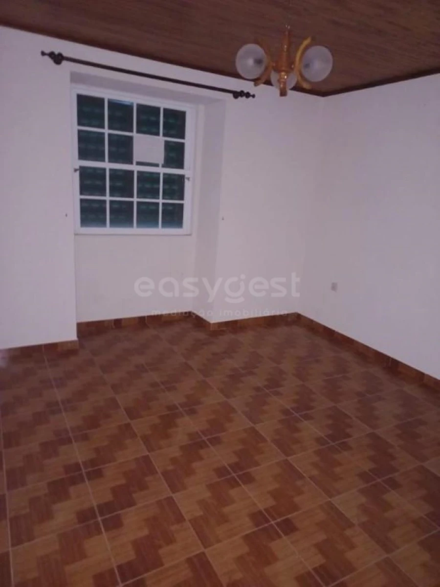 Moradia T2 para Venda em Topo (Nossa Senhora do Rosario) Foto 3