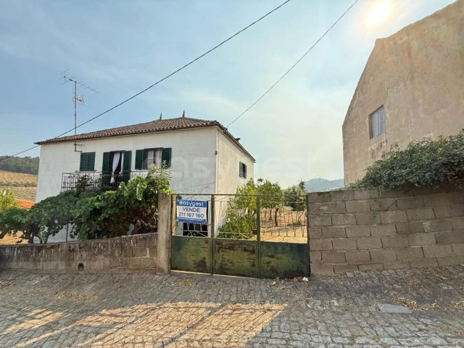 Moradia T4 para Venda em Urros e Peredo dos Castelhanos Foto 1