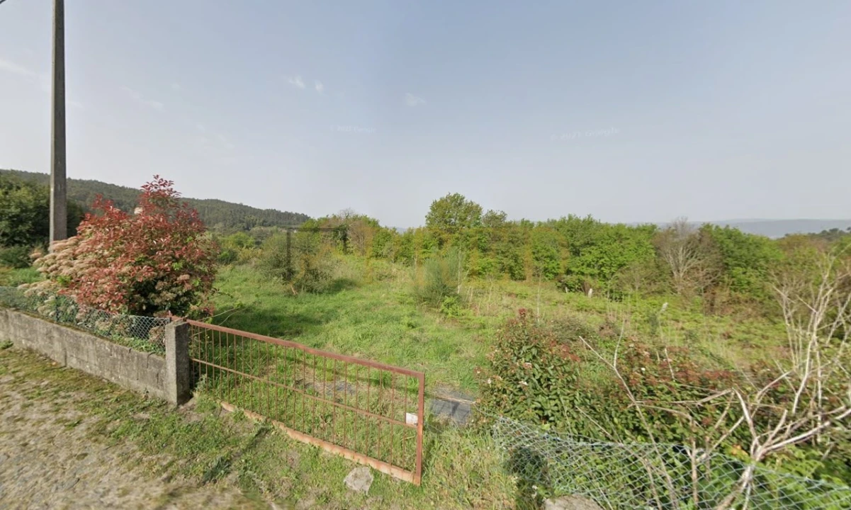 Terreno para Venda em Gondarem Foto 1