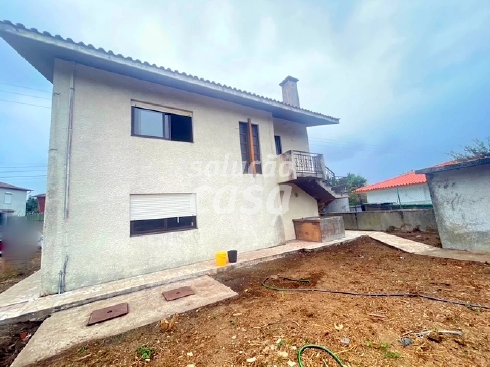 Moradia T4 para Venda em Santa Maria de Lamas Foto 1