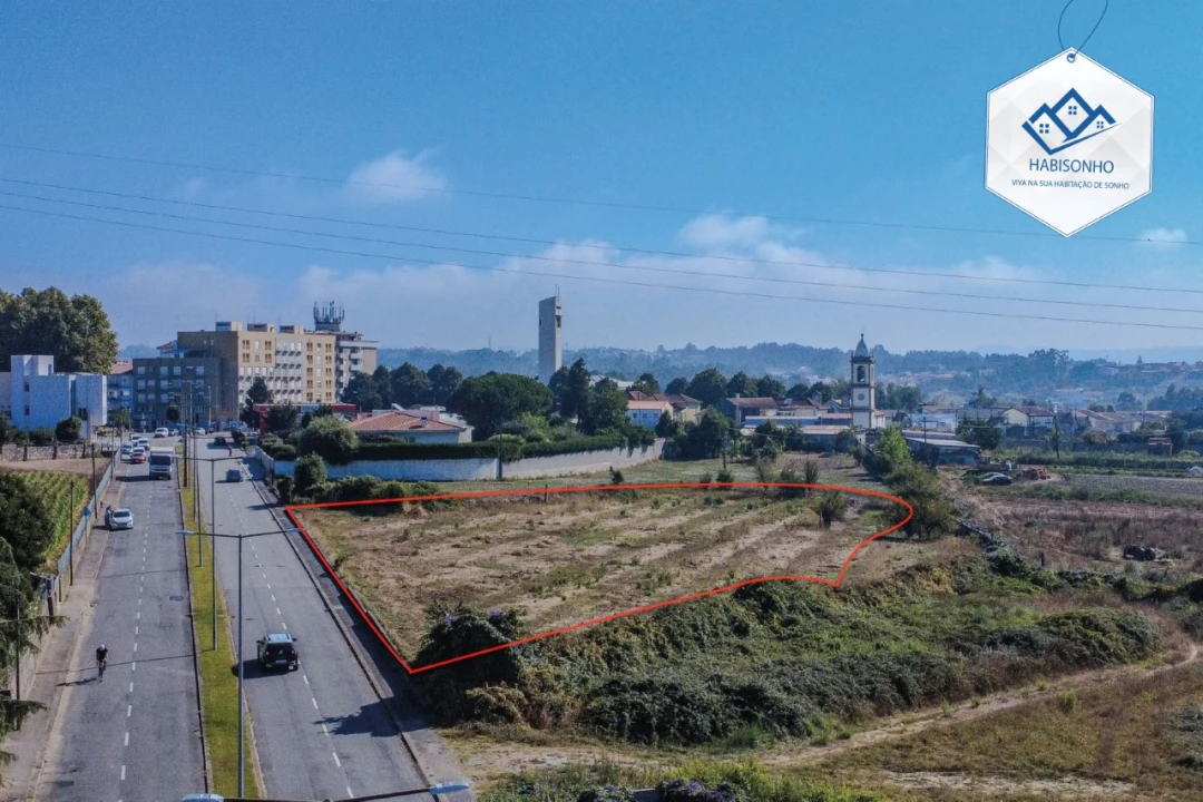 Terreno para Venda em Cidade da Maia Foto 1