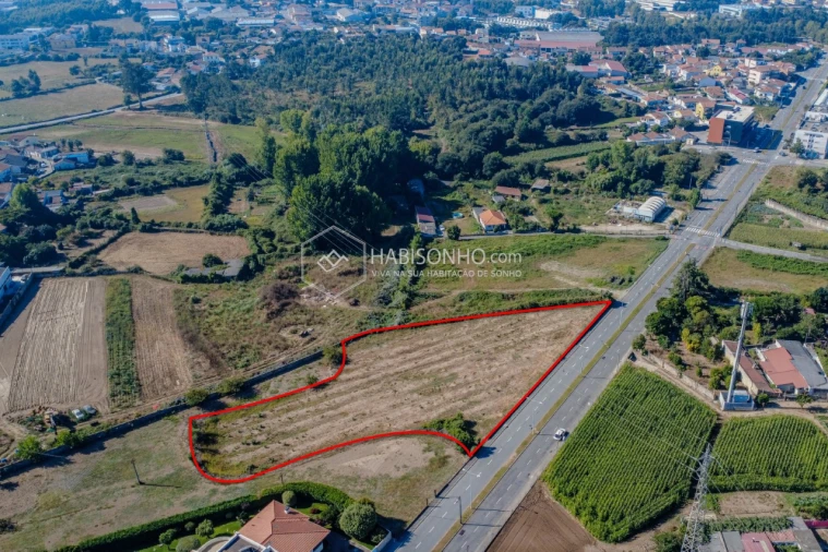 Terreno para Venda em Cidade da Maia Foto 2