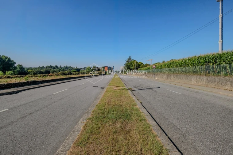 Terreno para Venda em Cidade da Maia Foto 7