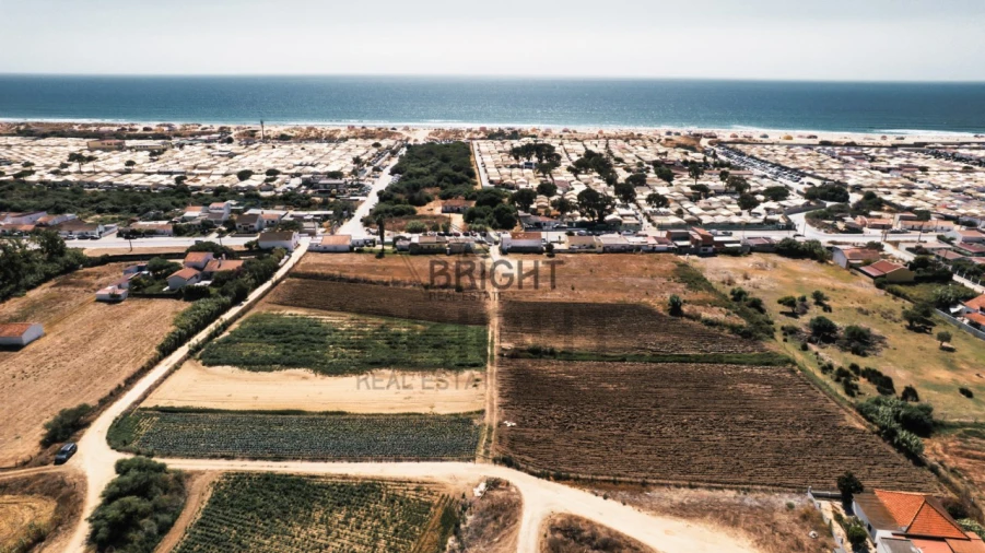 Terreno Comércio / Armazém para Venda em Costa da Caparica Foto 2