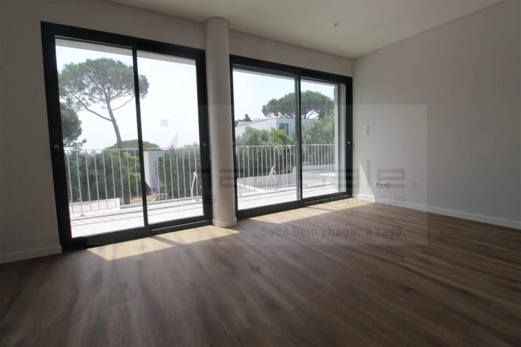 Moradia T3 para Venda em Barcarena Foto 4