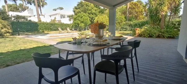 Moradia T4 para Venda em Charneca de Caparica e Sobreda